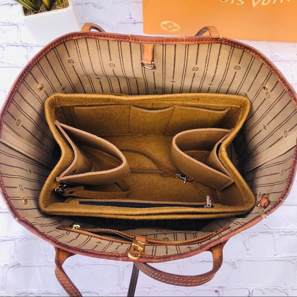 Louis Vuitton Neverfull MM - Picture 6 of 8